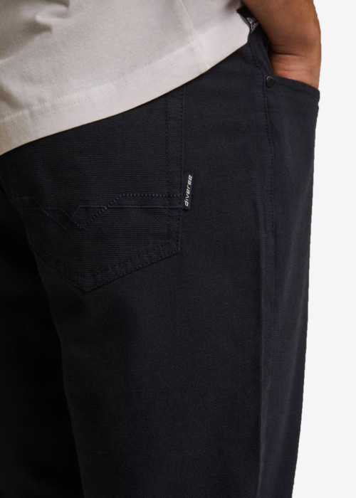 Diverse püksid Kais