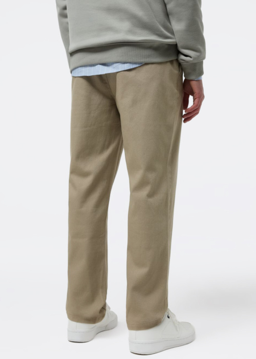 Diverse püksid Neiden