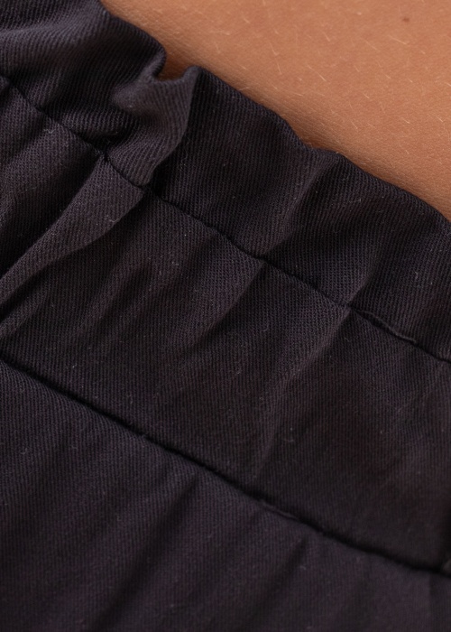 Only lühikesed püksid Alma