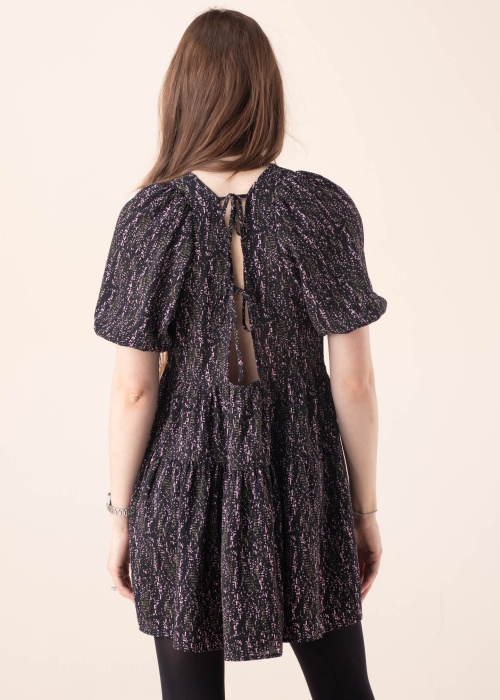 Noisy May kleit Clara