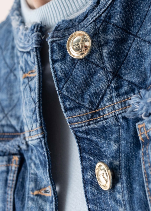 Guess teksatagi Layla