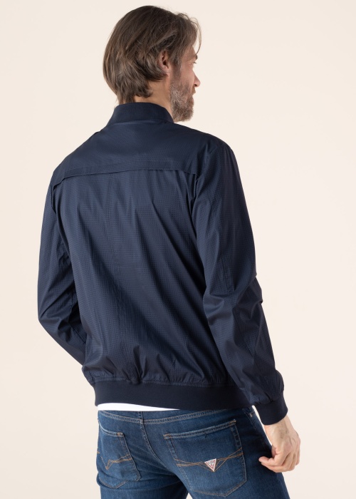 Весенне-осенняя куртка Guess