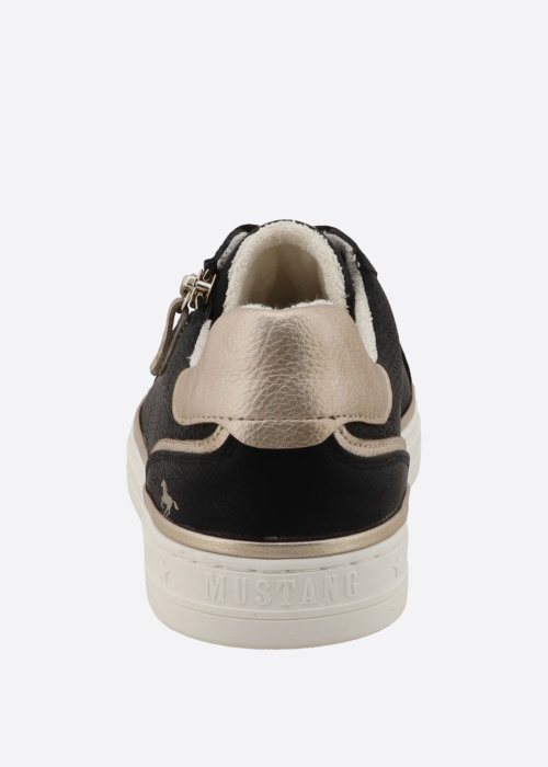 Mustang tennised Carmen