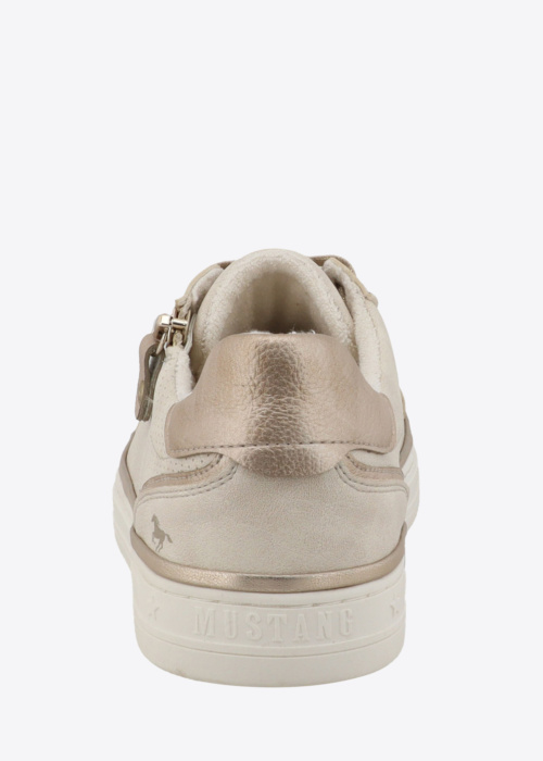 Mustang tennised Carmen