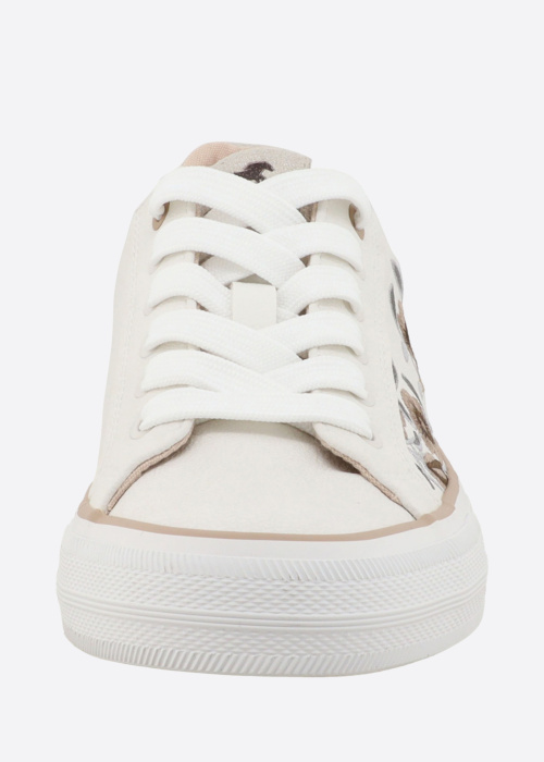 Mustang tennised Ulla