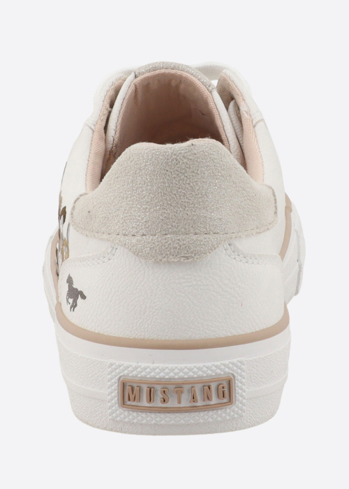 Mustang tennised Ulla