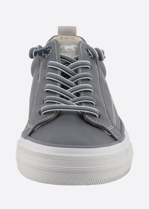 Mustang tennised Ulla