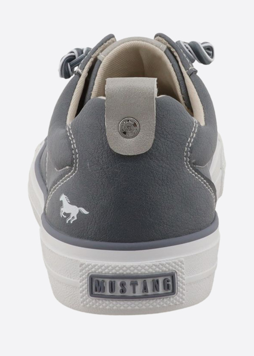 Mustang tennised Ulla