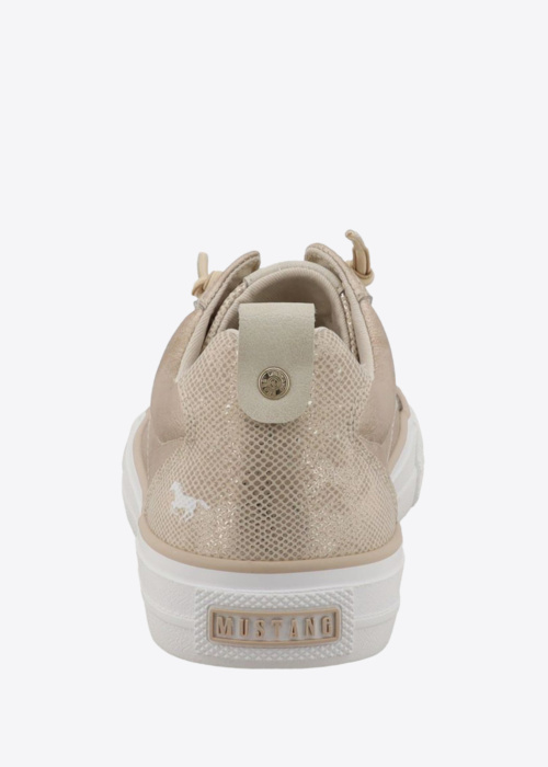 Mustang tennised Ulla