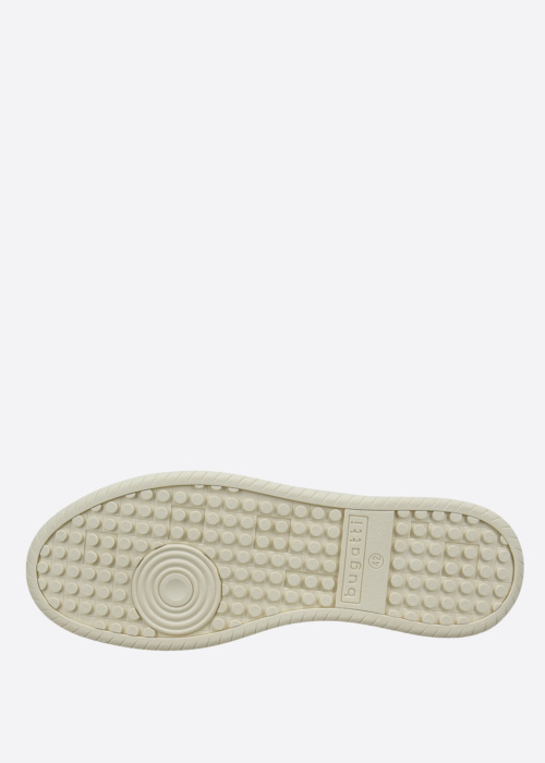 Bugatti tennised Alaric