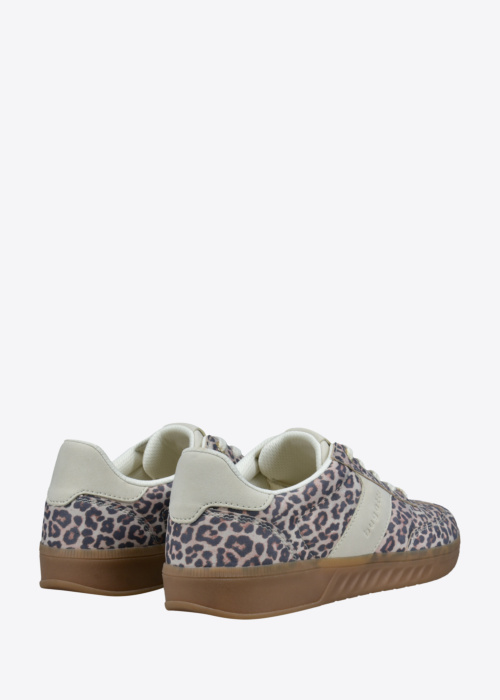 Bagatt tennised Alison Evo