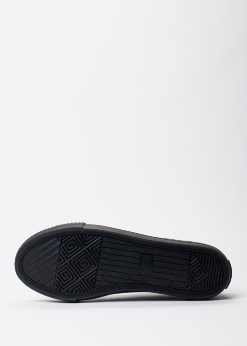 British Knights tennised Kaya Low