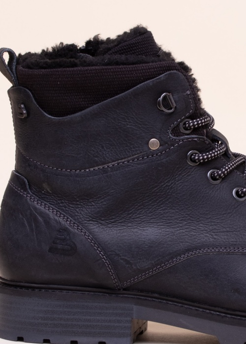 Bullboxer poolsaapad