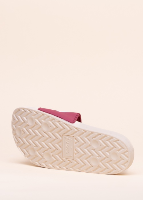 Levi's basseiniplätud June