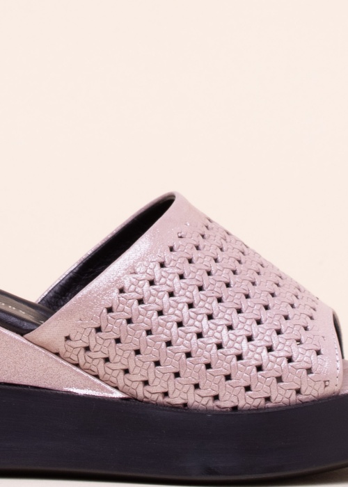 Loretta Vitale kingad