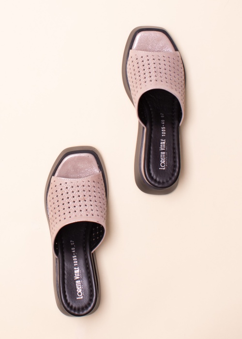 Loretta Vitale kingad