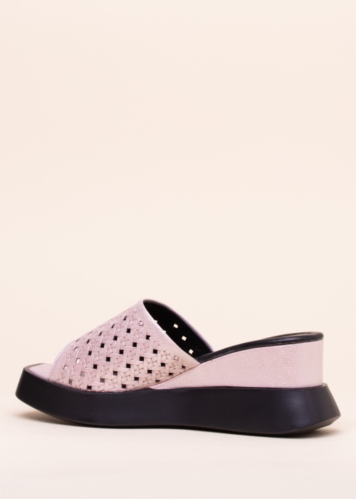 Loretta Vitale kingad