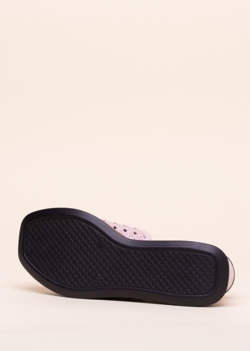 Loretta Vitale kingad