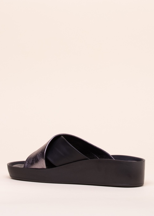 Loretta Vitale kingad