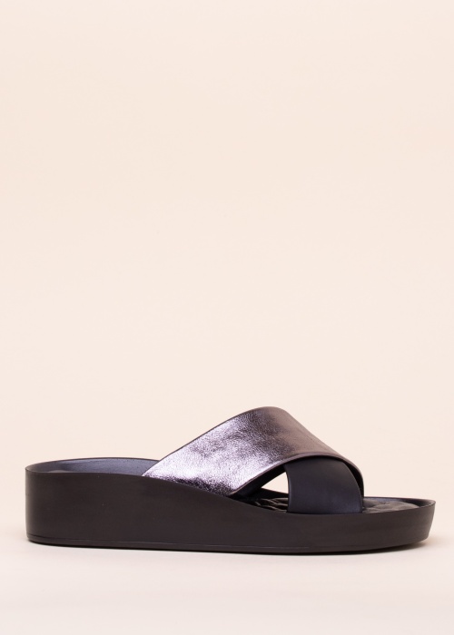 Loretta Vitale kingad