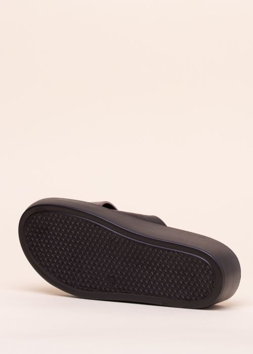 Loretta Vitale kingad