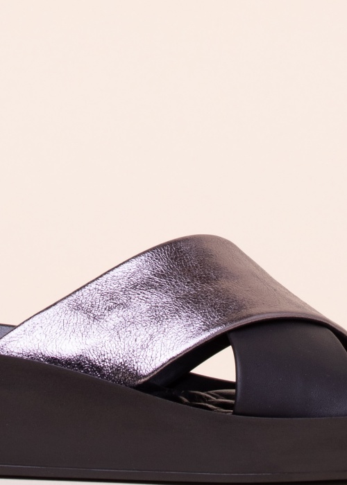 Loretta Vitale kingad