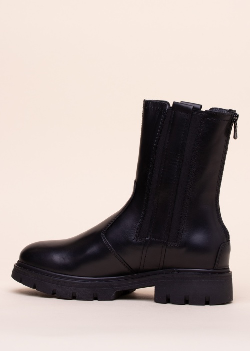 NeroGiardini poolsaapad