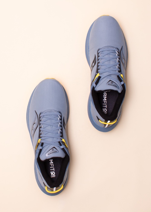 Беговые кроссовки Triumph 21 Rs saucony