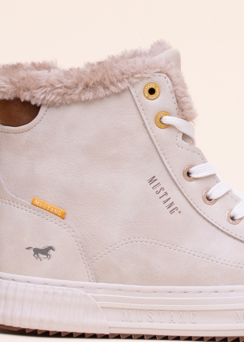 Mustang sooja voodriga tennised