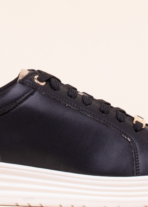 Marco Tozzi tennised