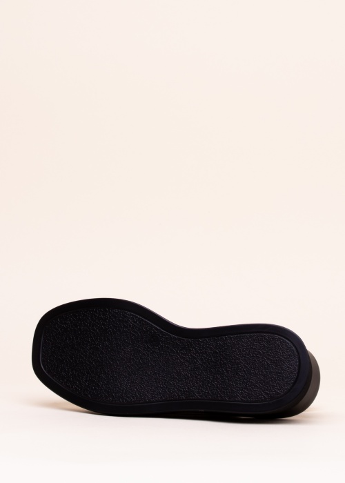 Loretta Vitale kingad