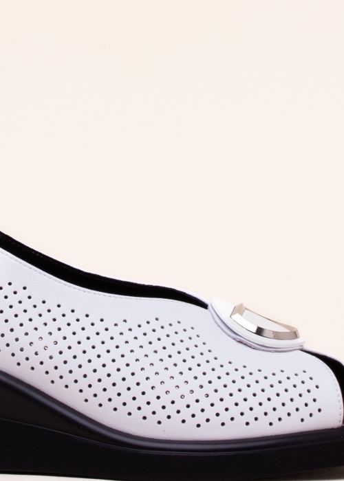 Loretta Vitale kingad