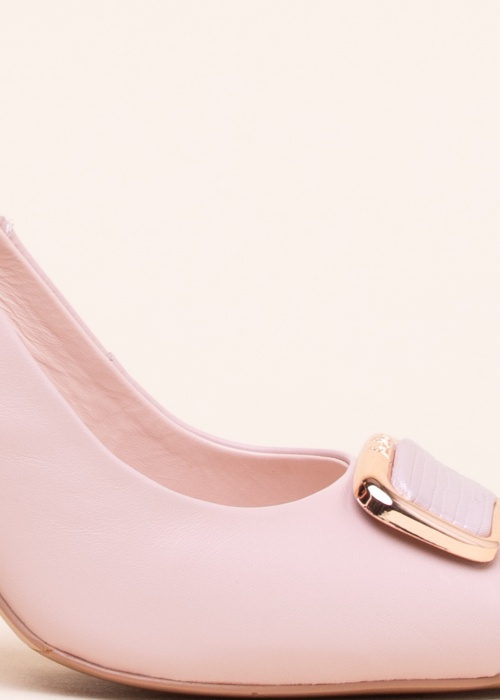 Loretta Vitale kingad