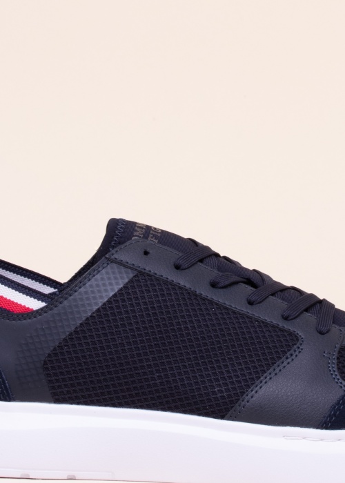 Tommy Hilfiger vabaajajalatsid