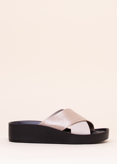 Loretta Vitale kingad