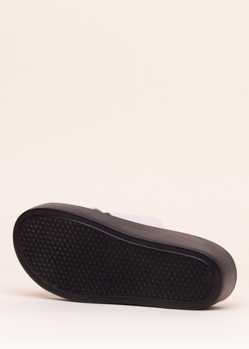 Loretta Vitale kingad