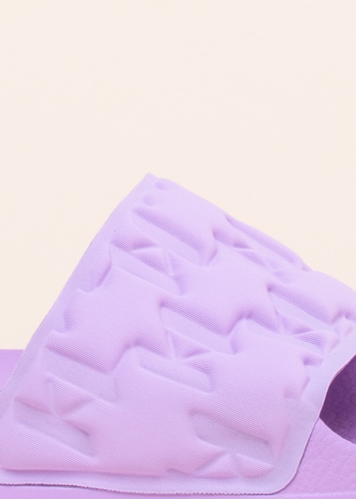 Karl Lagerfeld basseiniplätud Kondo