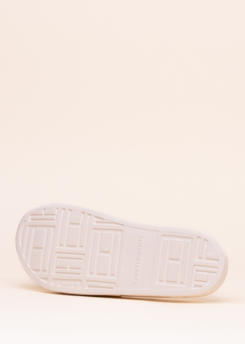 Tommy Hilfiger basseiniplätud