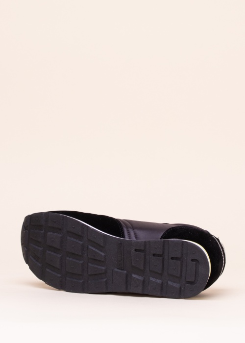 Rifle vabaajajalatsid Sonny