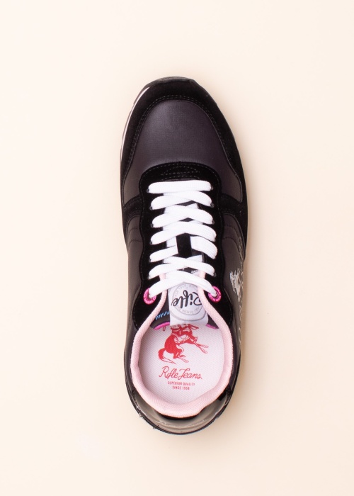 Rifle vabaajajalatsid Sonny