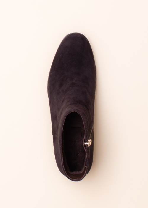 Loretta Vitale poolsaapad