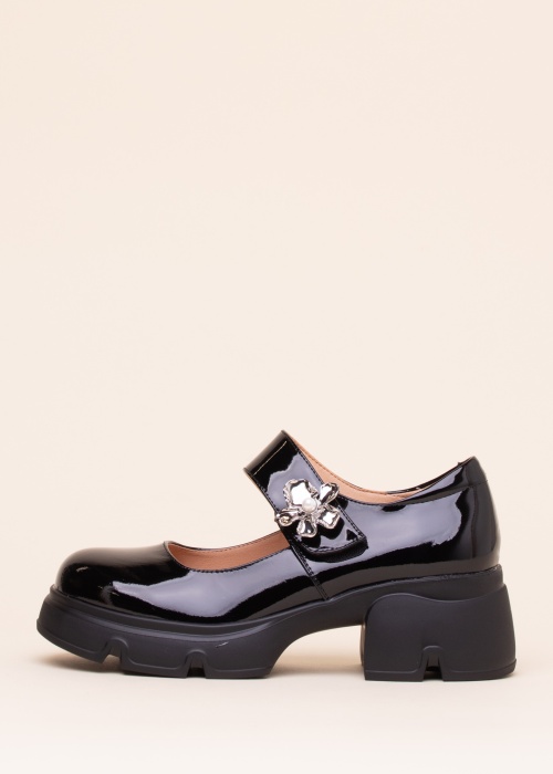 Loretta Vitale kingad