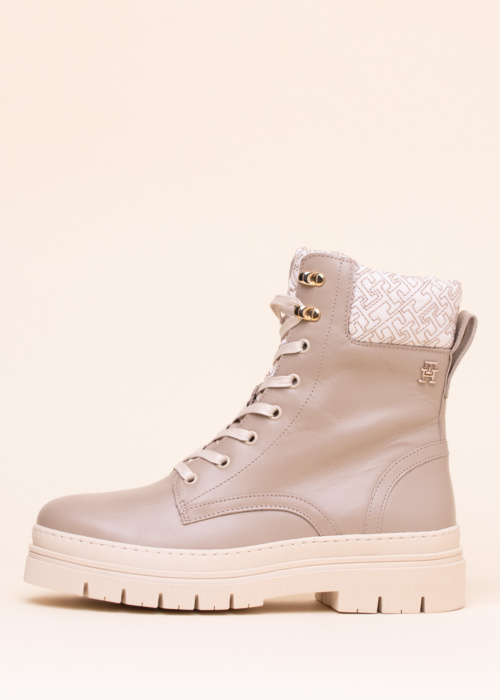 Tommy Hilfiger poolsaapad