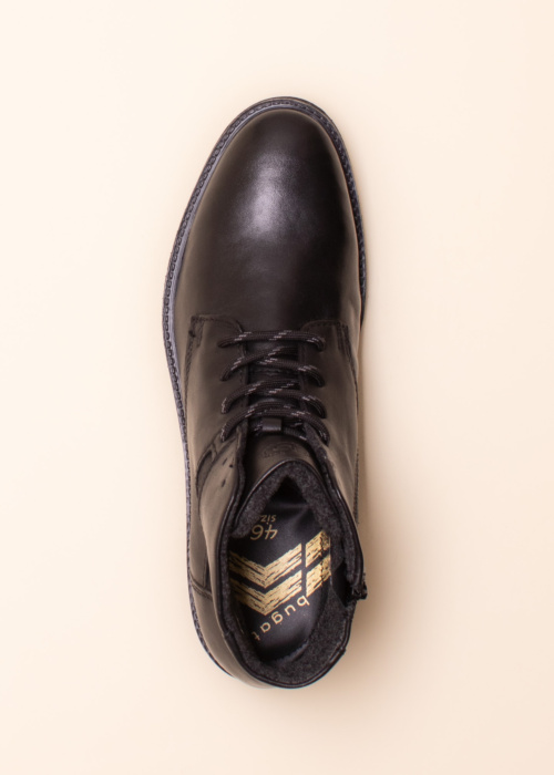 Bugatti poolsaapad Caj