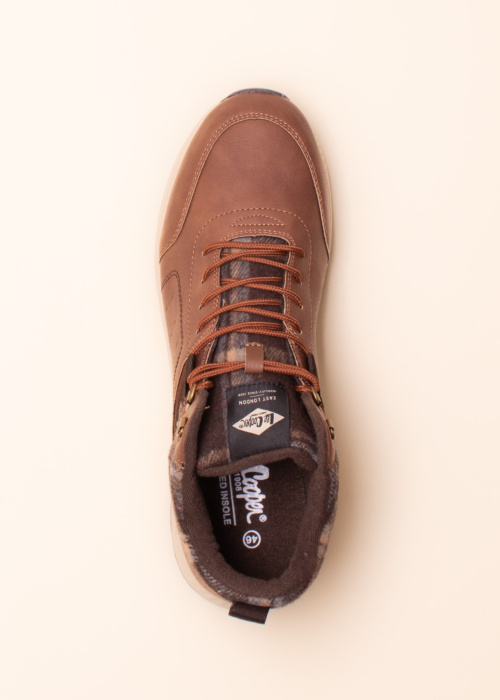 Lee Cooper poolsaapad