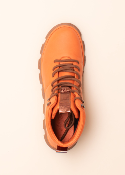 Molly Bessa poolsaapad