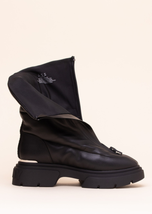 DKNY poolsaapad Fiza