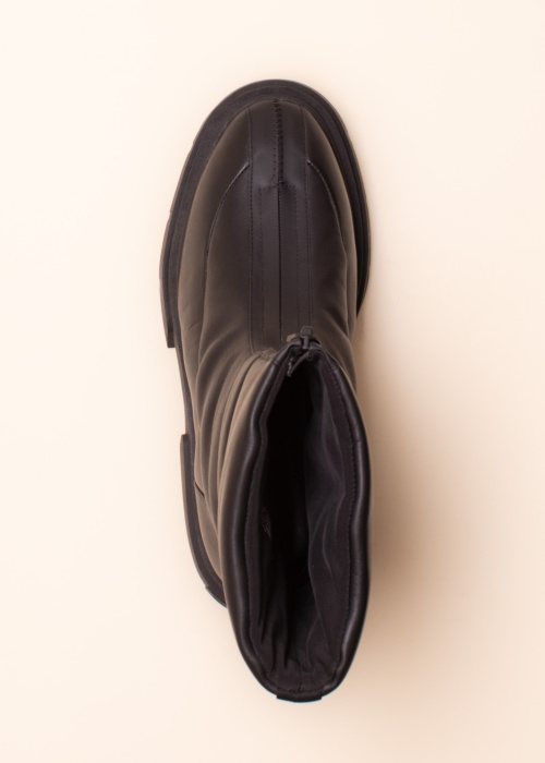 DKNY poolsaapad Fiza