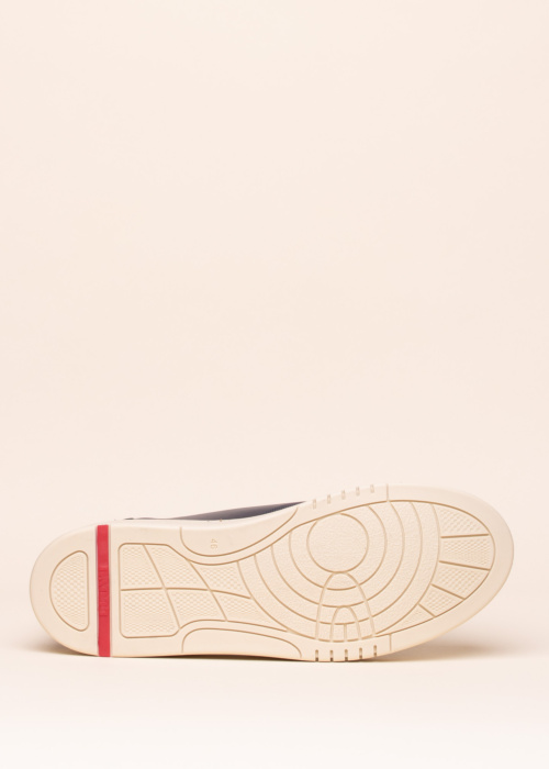 Lloyd tennised Blackwell