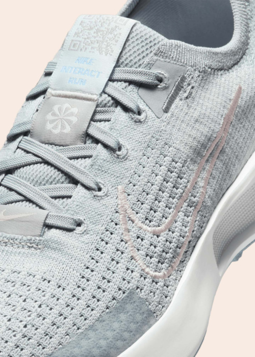 Беговые кроссовки Interact Run Nike